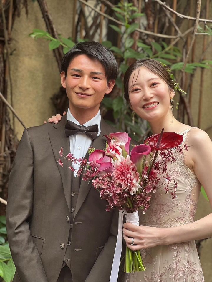 新郎スーツ　ブラウンスーツ　蝶ネクタイ　結婚式　レストランウェディング