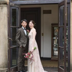 新郎スーツ　ブラウンスーツ　蝶ネクタイ　結婚式　レストランウェディング