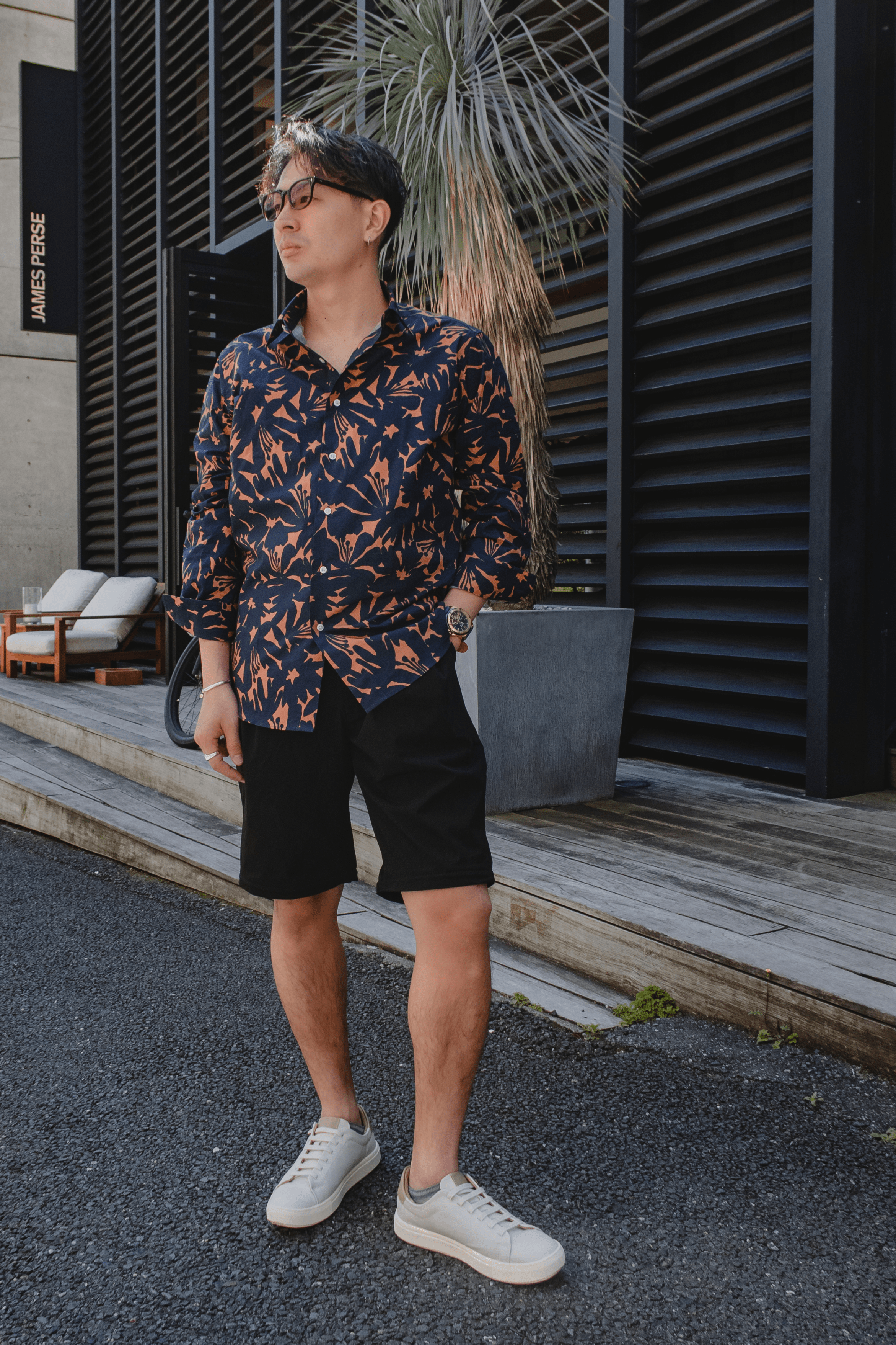 ボタニカルシャツ　ネイビーシャツ　ワイシャツ　柄シャツ