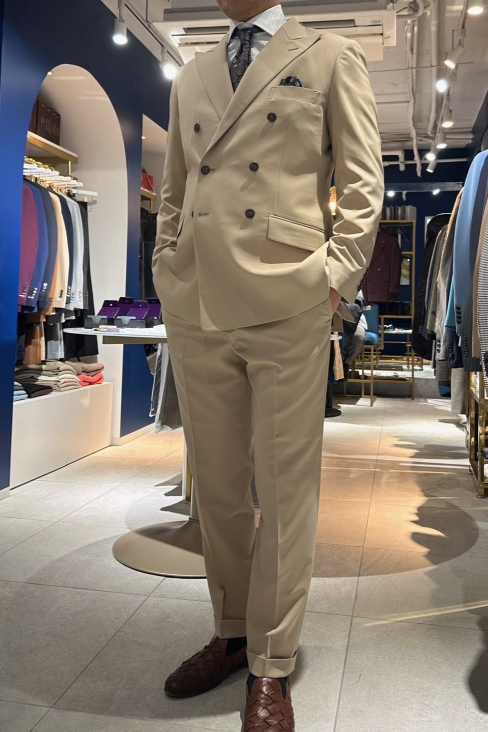 成人式スーツ　オーダースーツ　ベージュスーツ