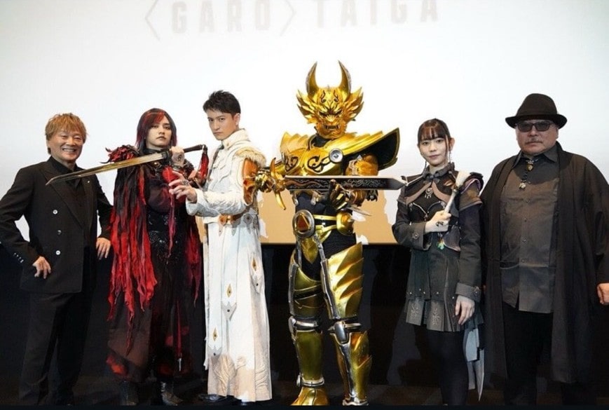 影山ヒロノブ　舞台挨拶　ブラックダブルセットアップ
