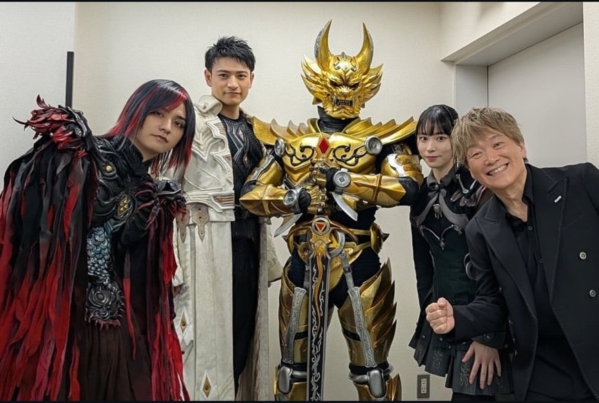 影山ヒロノブ　舞台挨拶　ブラックダブルセットアップ