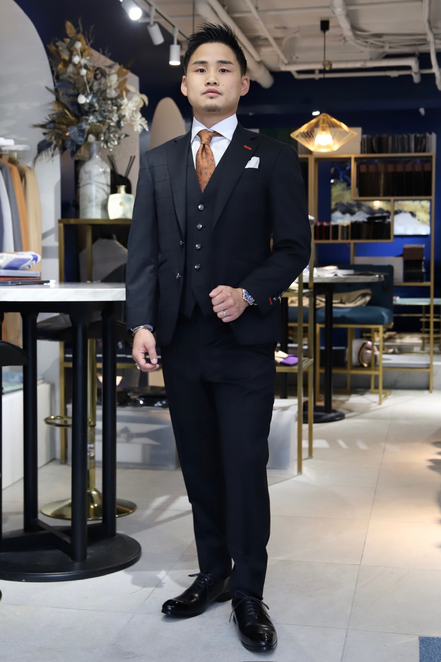 京口紘人　オーダースーツ　ブラックスーツ　プロボクサー