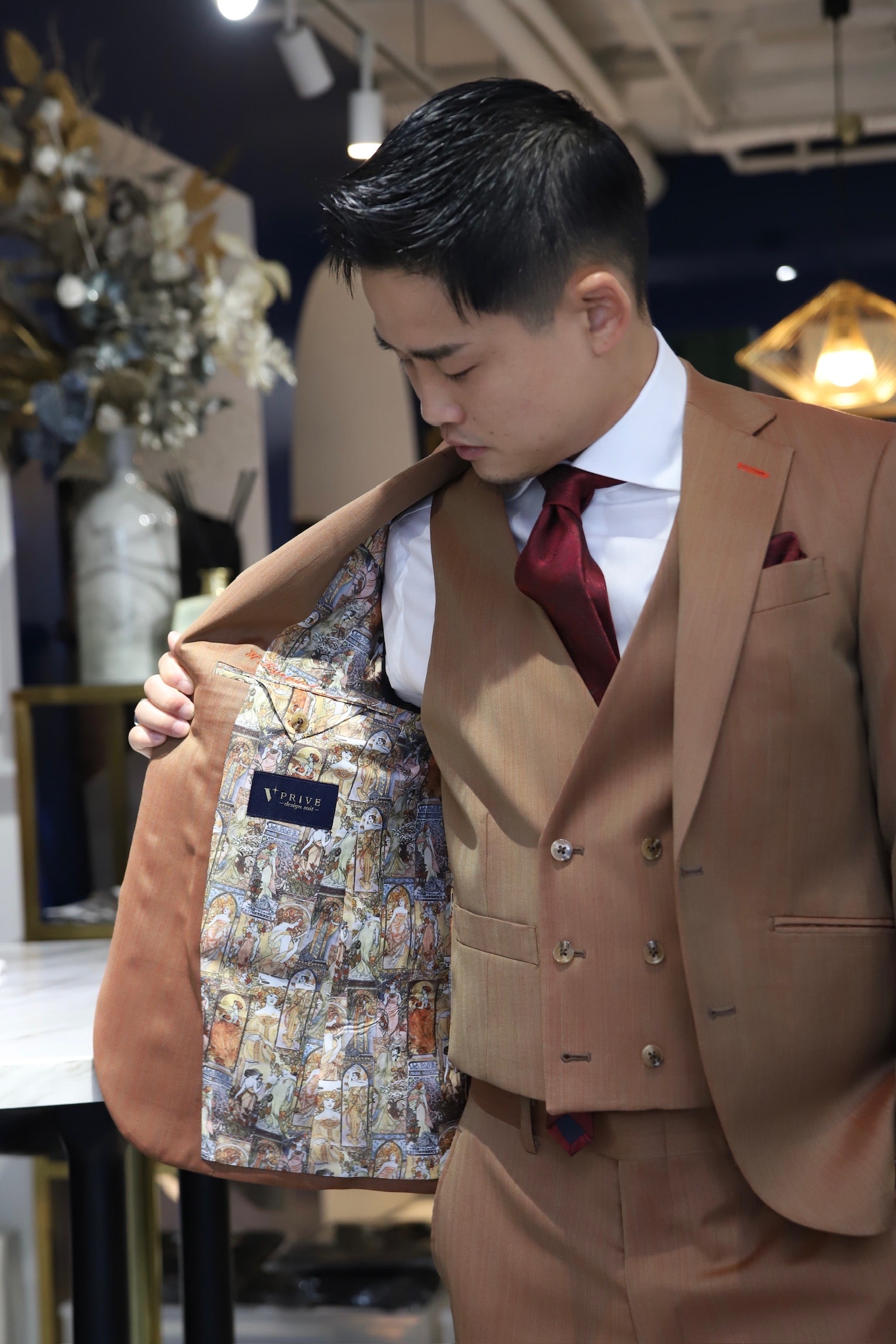 京口紘人　オーダースーツ　ベージュスーツ　　プロボクサー