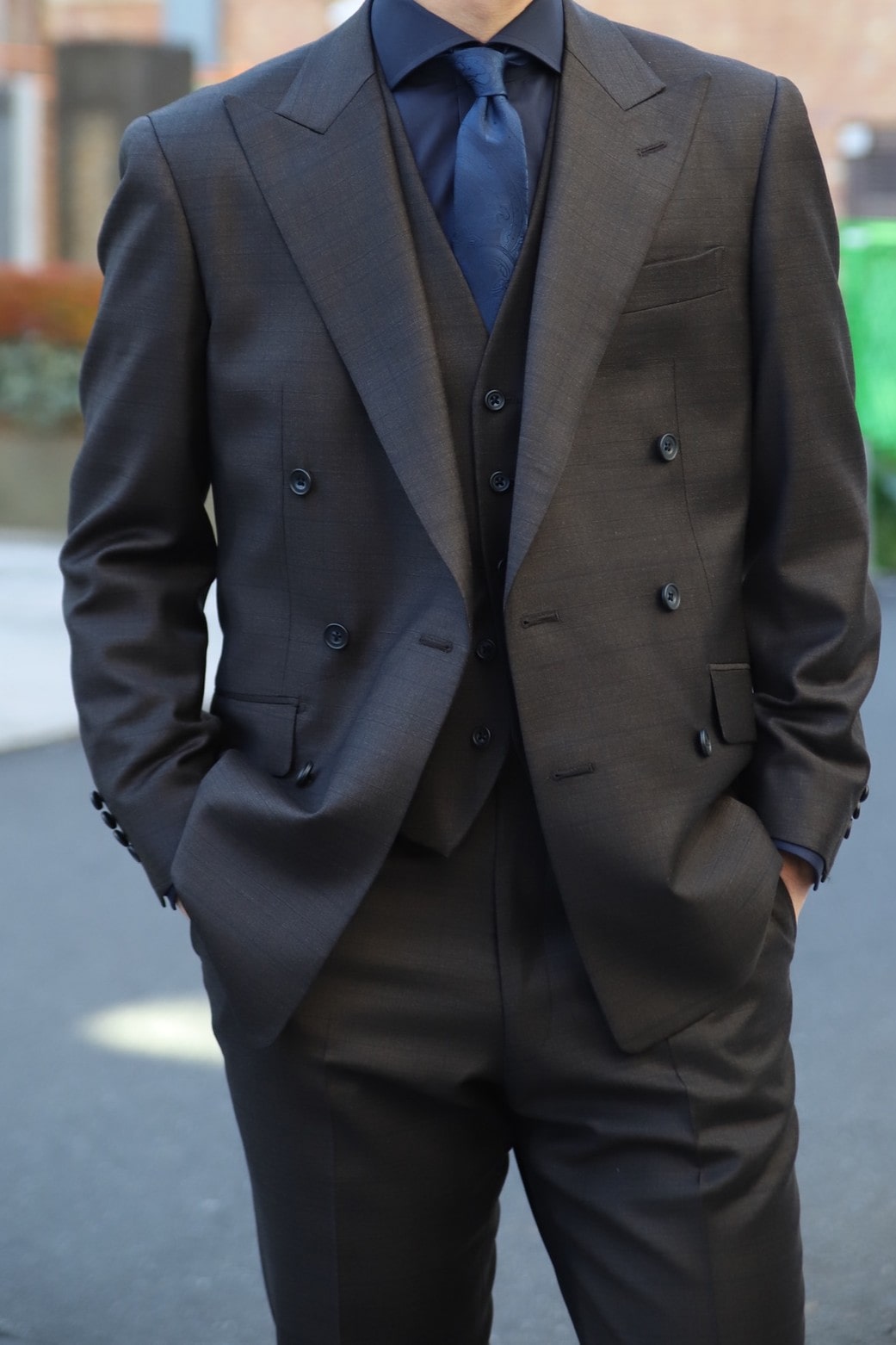 ブラウンスーツ　オーダースーツ　お客様スーツ　成人式スーツ