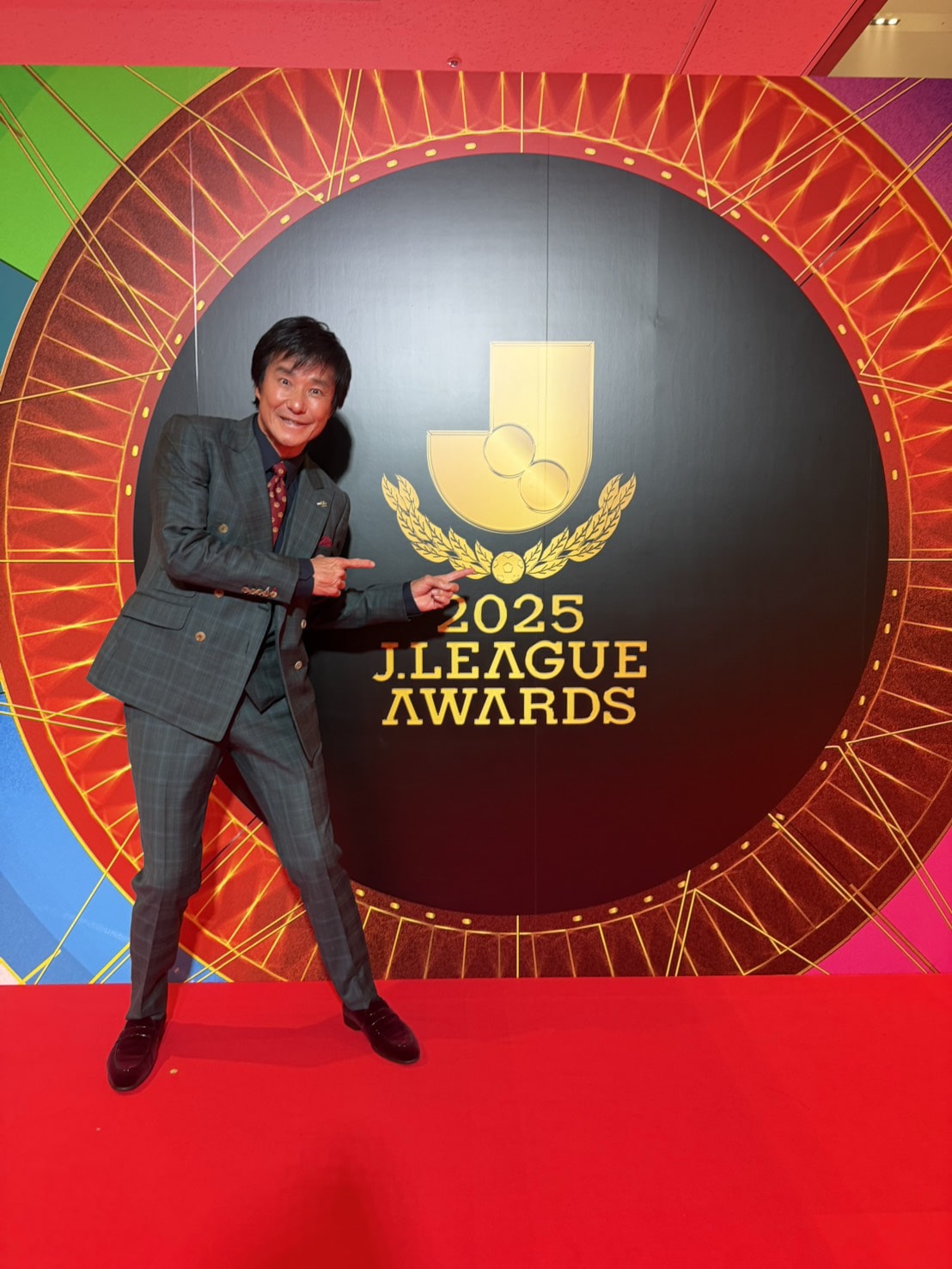 2025Jリーグアウォーズ ゴン中山 中山雅史 オーダースーツ カーキスーツ チェックスーツ