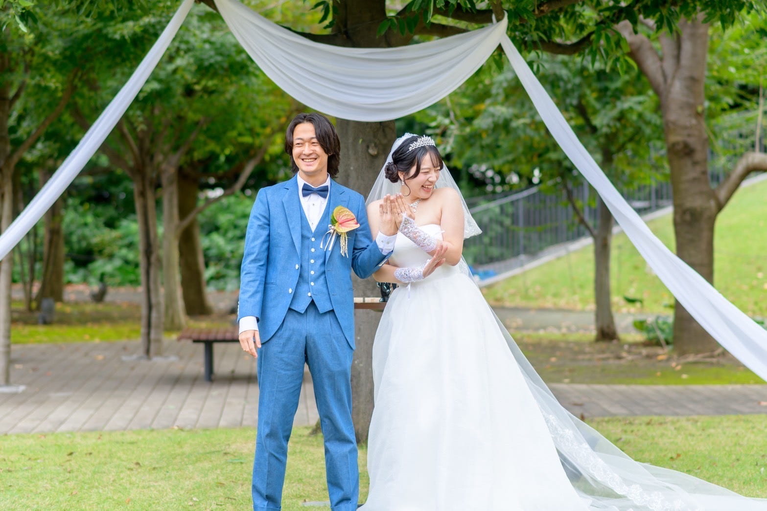 結婚式スーツ　ウェディングスーツ　デニムスーツ　ガーデンウェディング