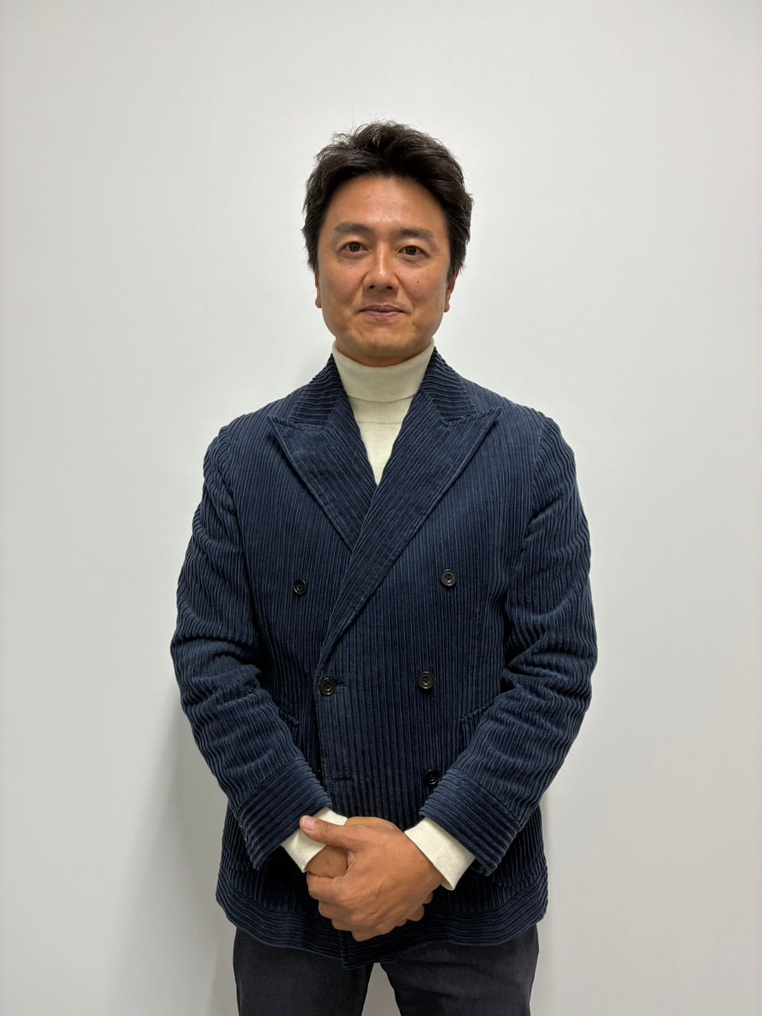 原田龍二 芸能人着用 セットアップ コーデュロイスーツ ネイビースーツ オートレース