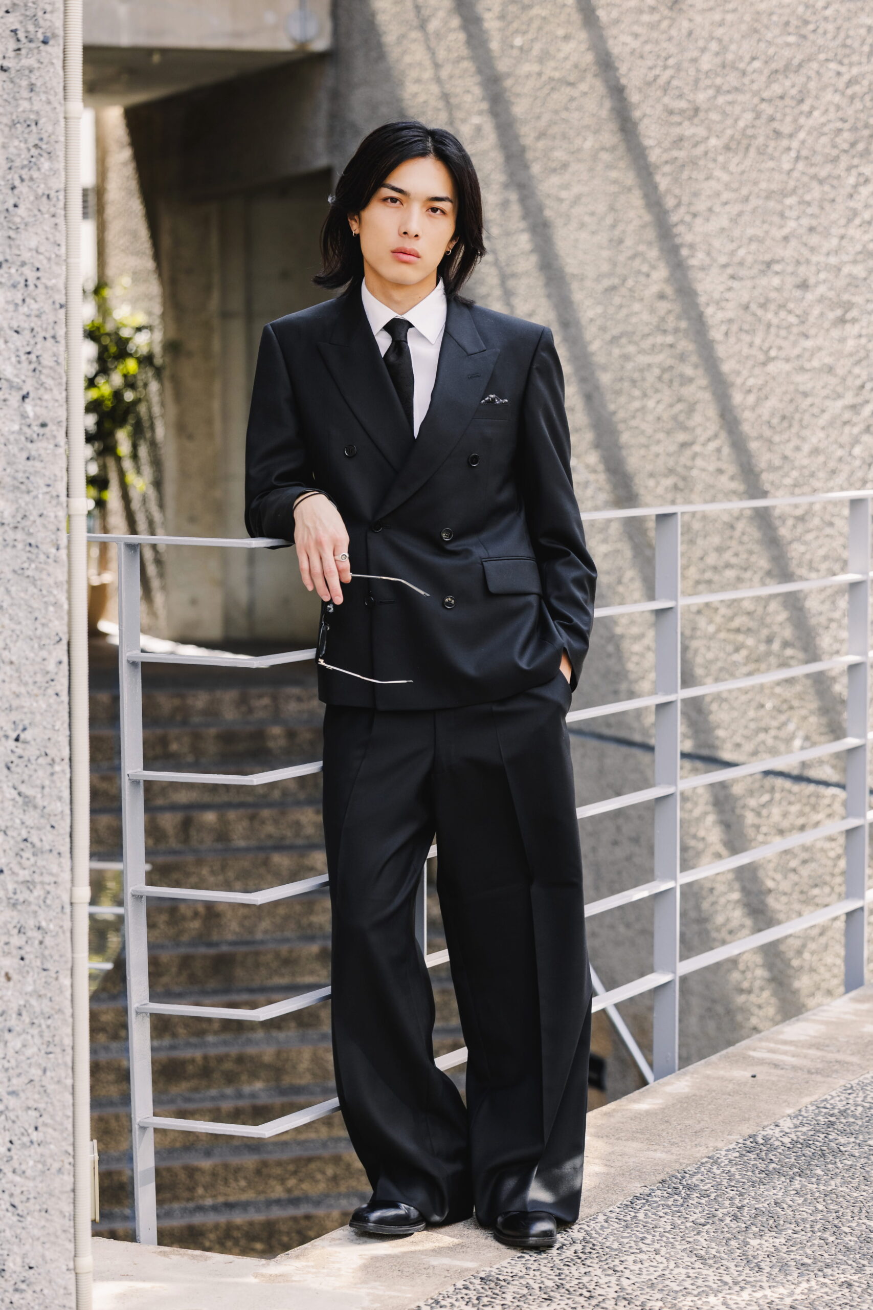 オーバーサイズスーツ　ブラックスーツ　結婚式参列　オーダースーツ