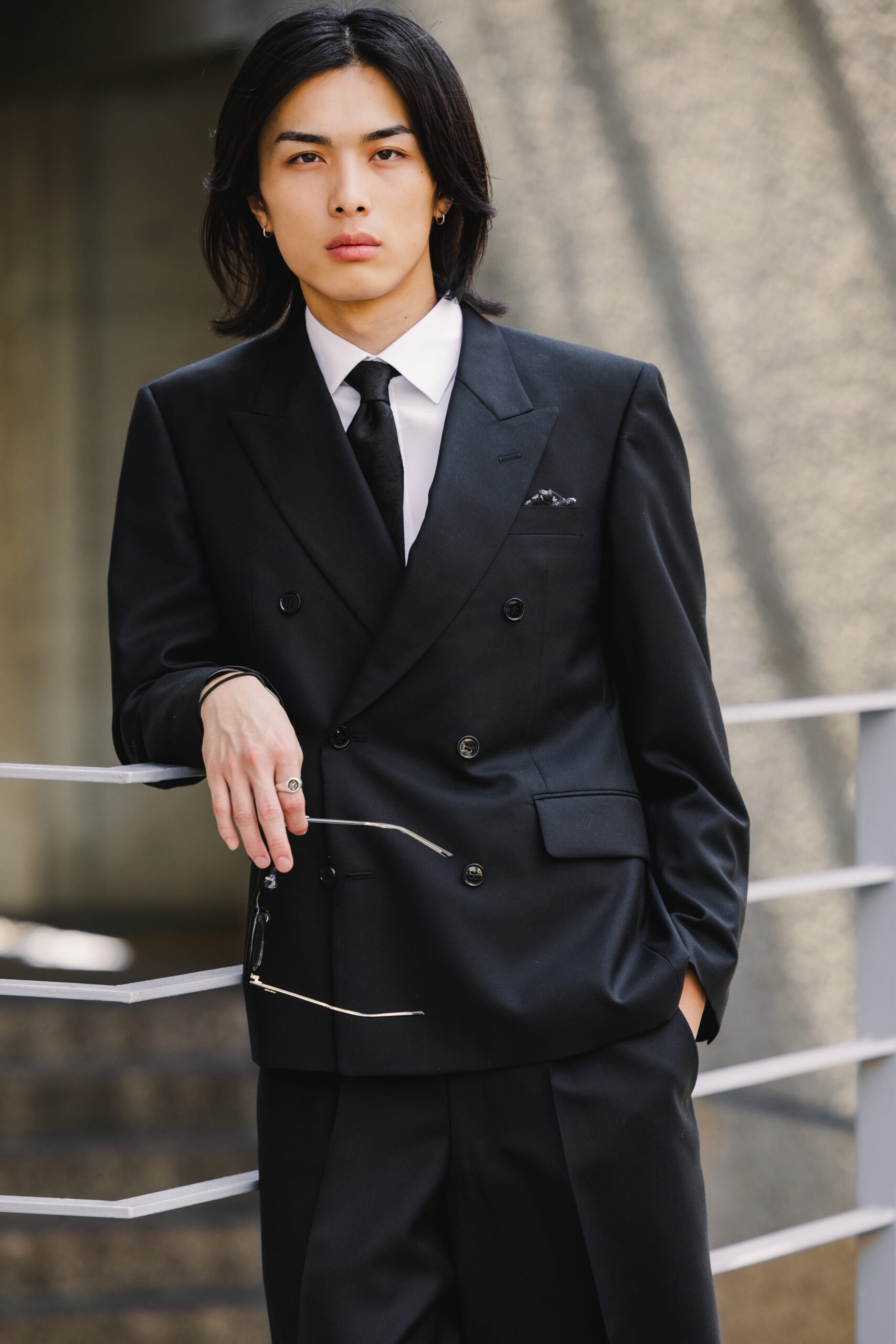 オーバーサイズスーツ　オーバーサイズセットアップ　ブラックスーツ　黒スーツ　ダブルスーツ