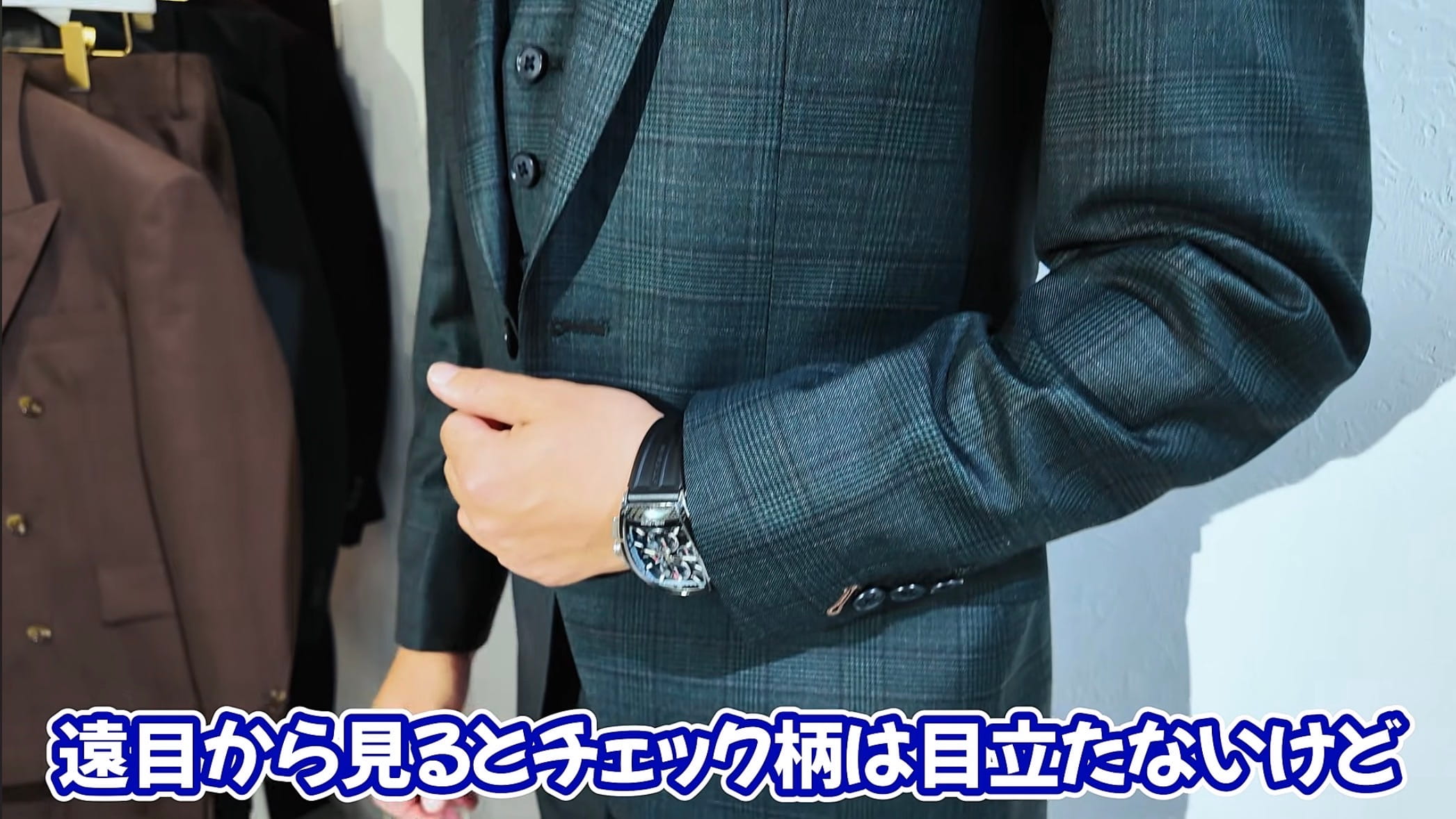 平手晃平　レーシングドライバー　オーダースーツ　グリーンスーツ　ワインレッドスーツ　総柄スーツ　派手スーツ　アリストン