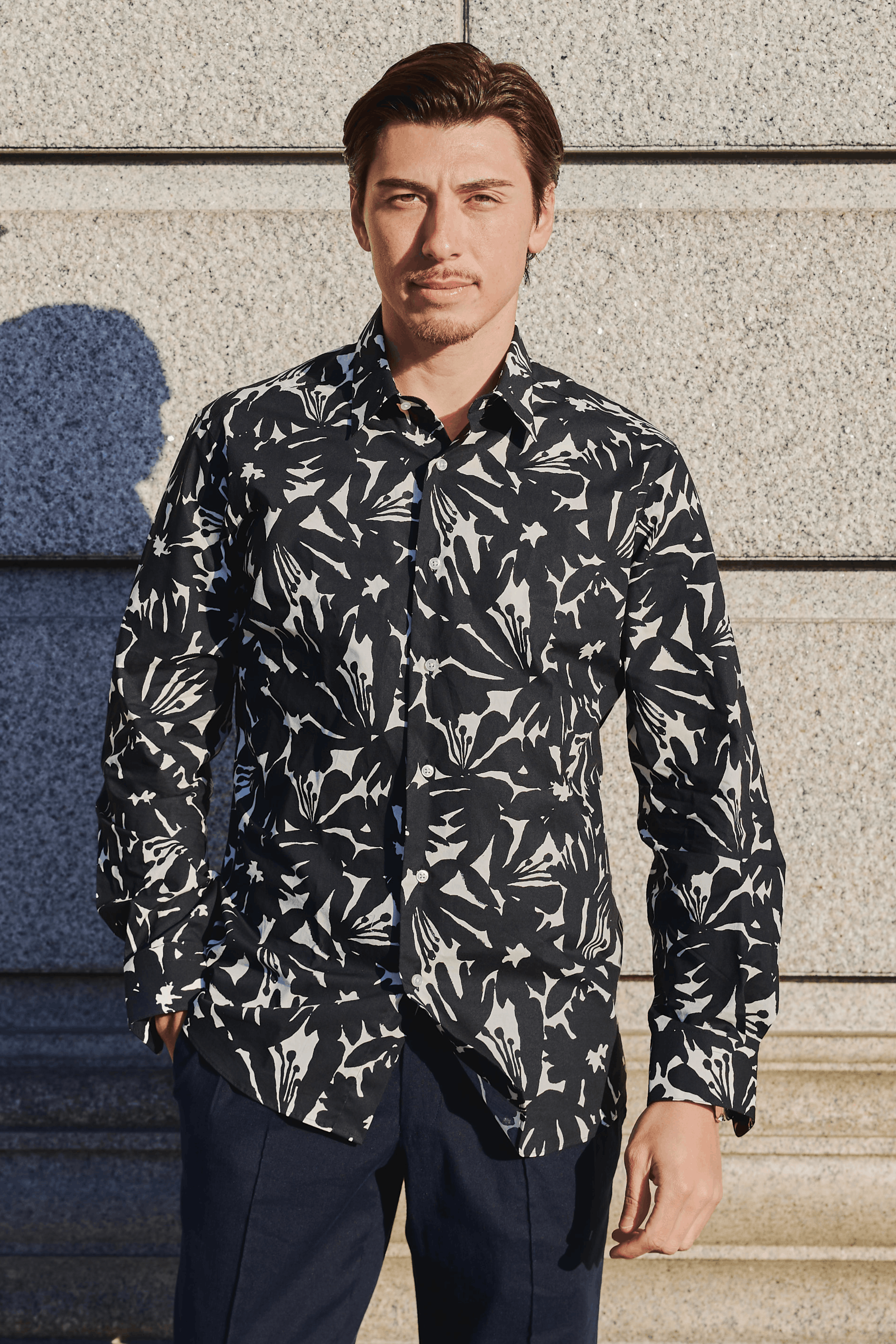 新作商品　ワイシャツ　　柄シャツ　スーツスタイル　ボタニカルシャツ
