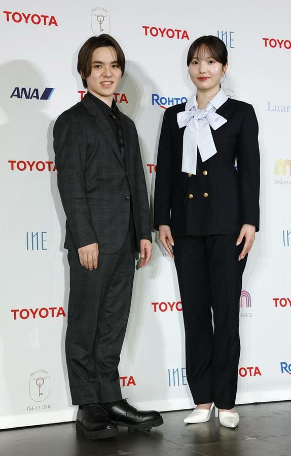 本田真凜 宇野昌磨 オーダースーツ 記者会見 レディーススーツ ネイビースーツ オケージョン