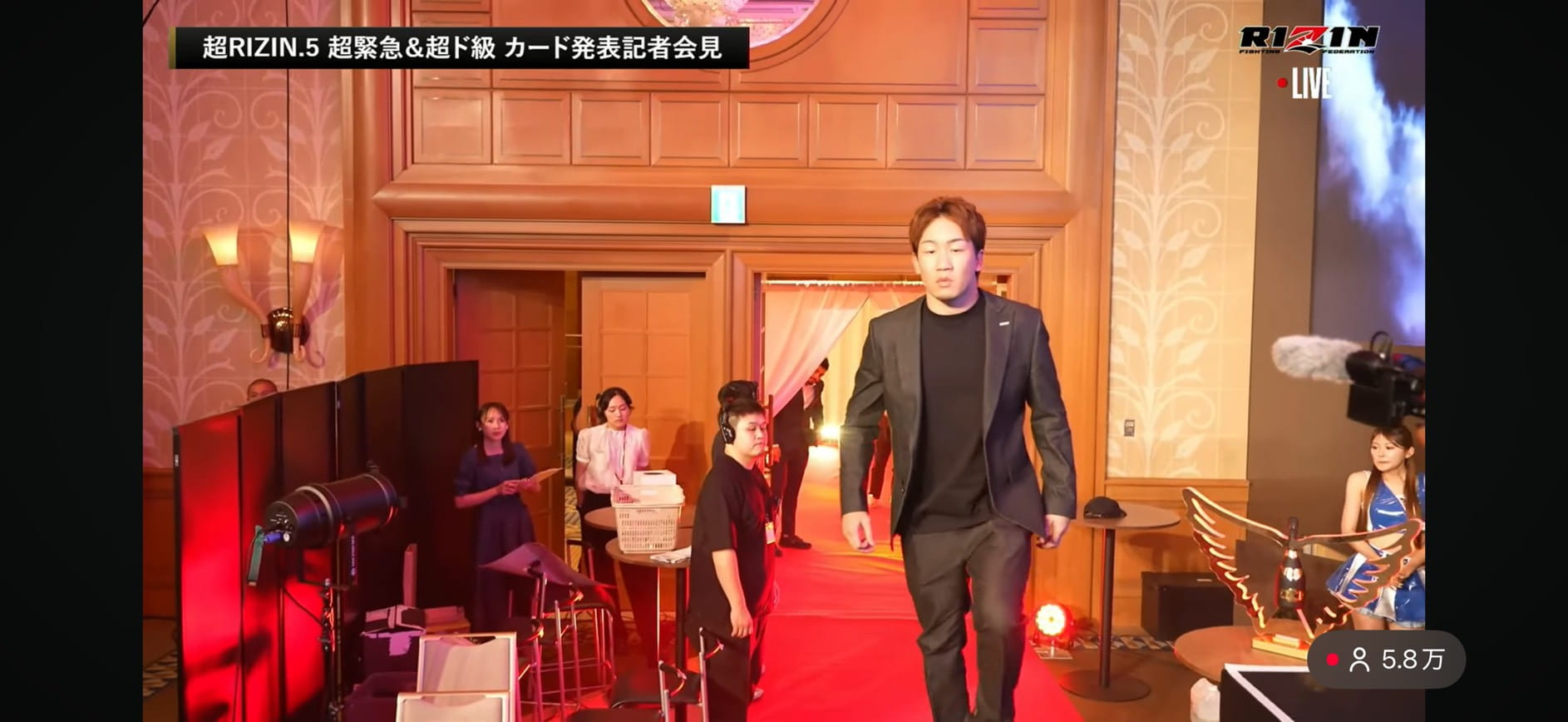 超RIZIN.5　記者会見　朝倉未来　MMA　オーダースーツ　デニムセットアップ　デニムスーツ　黒スーツ