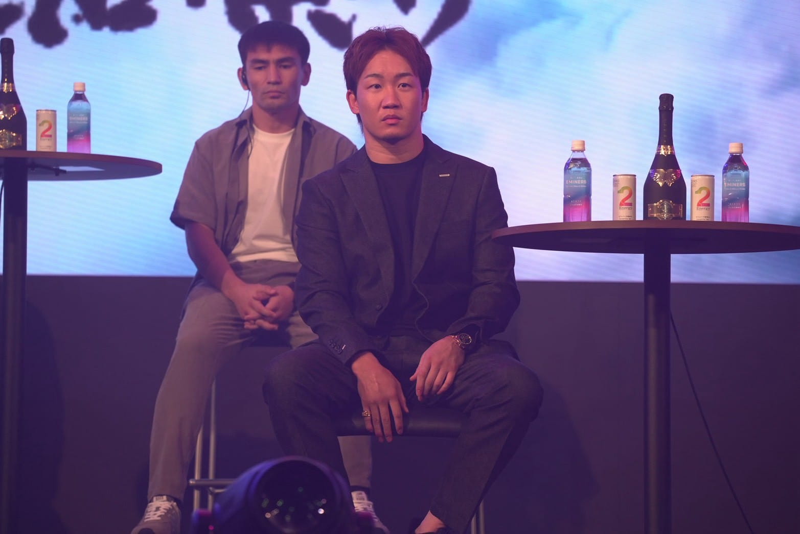 超RIZIN.5　記者会見　朝倉未来　MMA　オーダースーツ　デニムセットアップ　デニムスーツ　黒スーツ