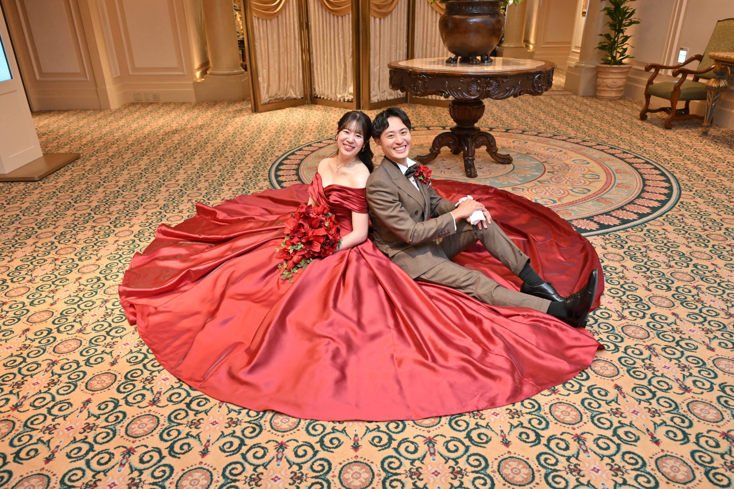 ウェディングスーツ 新郎衣装 ブラウンスーツ ダブルスーツ ウェディングフォト 結婚式 オーダースーツ ミラコスタ